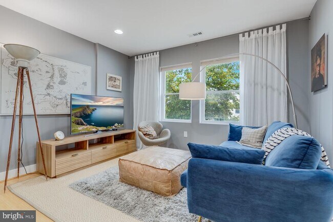 Foto del edificio - 1220 Holbrook Terrace NE
