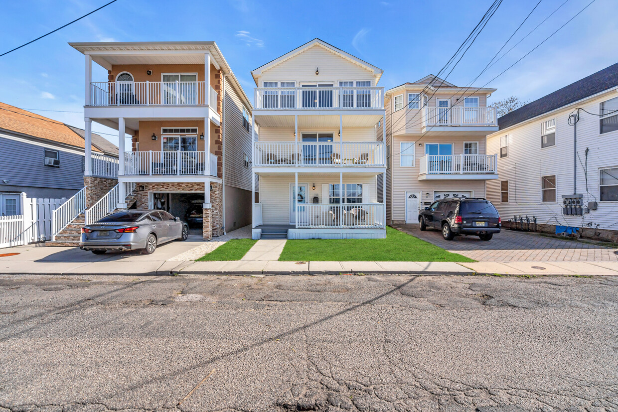 Primary Photo - 28 Bay Ave