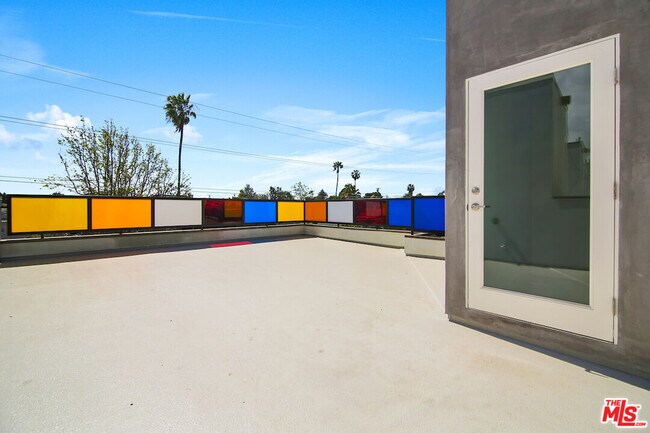 Foto del edificio - 2496 S Centinela Ave