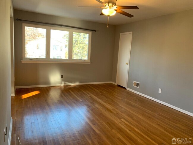 Building Photo - 58 Van Buren Ave