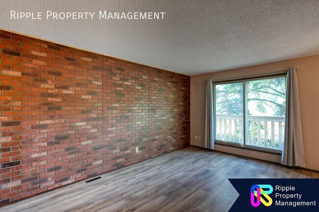 Photo du bâtiment - WONDERFUL 2 BEDS/ 2 BATHS TWO LEVEL CONDO!