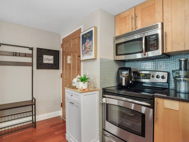 Building Photo - 127 Greyrock Pl