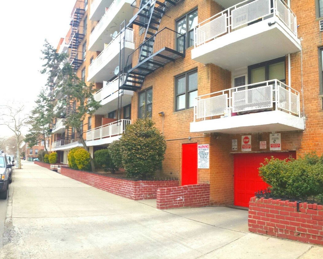 425 E 96th St Unit 2L, Brooklyn, NY 11212 Condo for Rent in Brooklyn