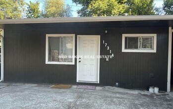 Building Photo - 1731 Wildwood Pl NE