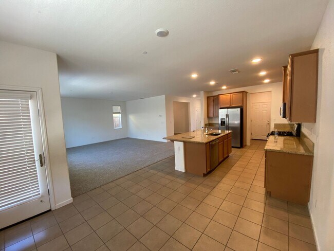 Building Photo - $500 MOVE IN BONUS. HUGE Home in Caselman ...