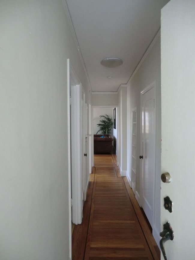 Building Photo - 271 Green St