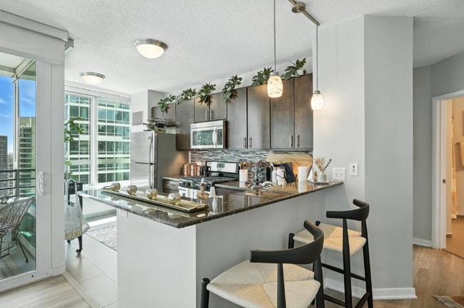 Foto del edificio - 323 E Ohio St