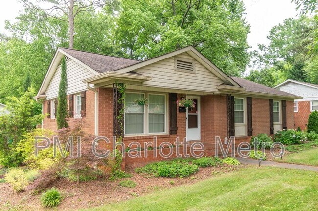 Building Photo - 1301 Pierson Dr