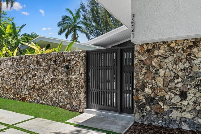 Foto del edificio - 7521 SW 56th St