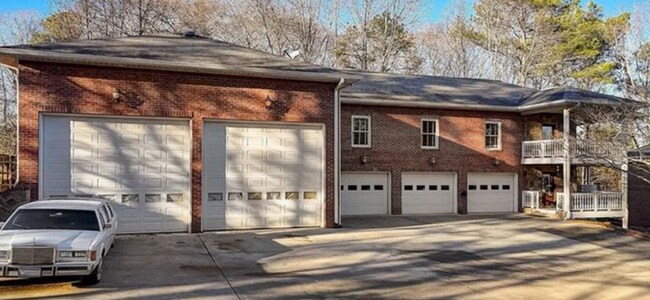 Foto del edificio - 6620 Little Mill Rd