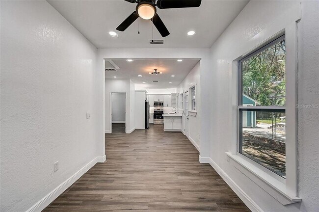 Foto del edificio - 1622 Ballard Park Dr