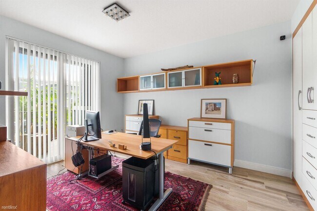 Foto del edificio - 3 br, 2 bath House - 250 NE 3rd Ave # 1412