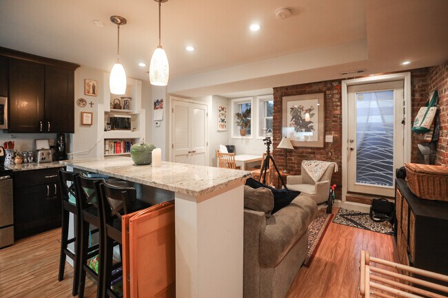 Foto del edificio - 624 9th St NE