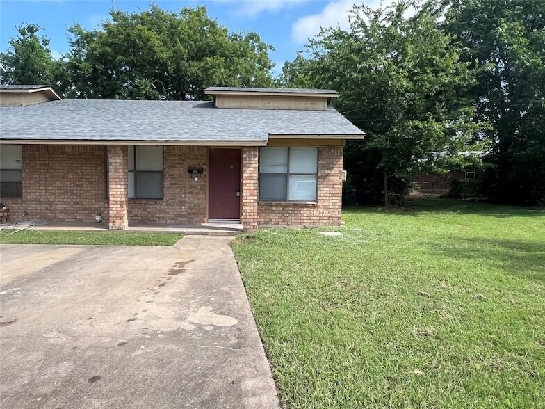 Foto principal - 105 W Staples St