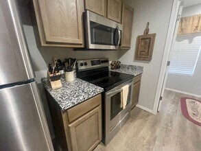 Building Photo - 2906 Vinyards Pkwy