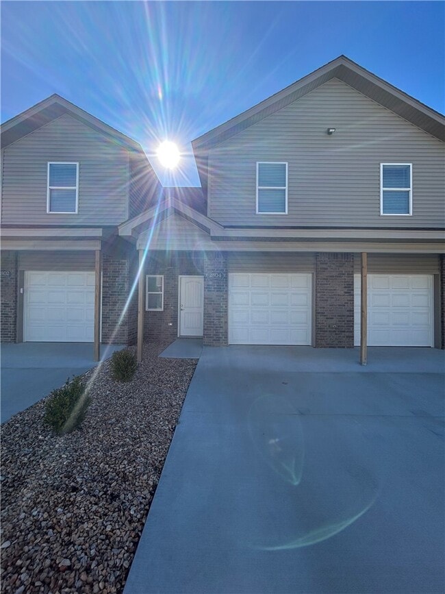 Building Photo - 2804 W Mockingbird Ln