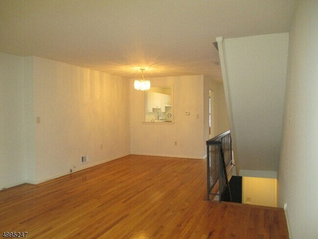 Foto del edificio - 181 Long Hill Rd