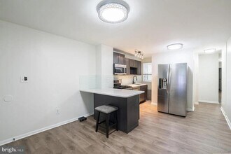 Building Photo - 1902 S 5th St