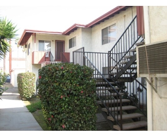 Building Photo - 216-220 S Olive Ave