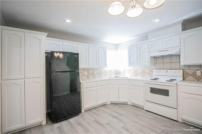 Foto del edificio - 2214 West Candlelight Lane - 4