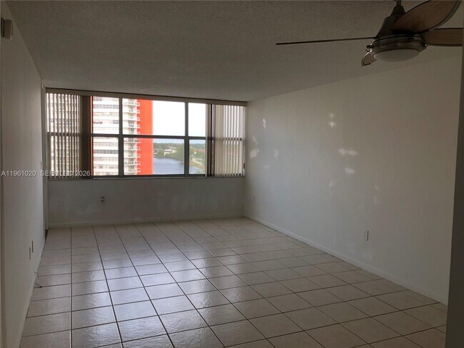Foto del edificio - 1300 NE Miami Gardens Dr