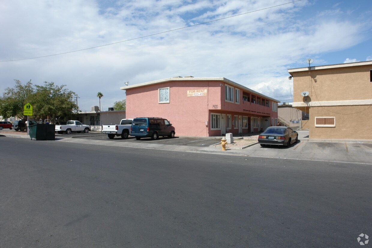 Primary Photo - Putnam Apartments