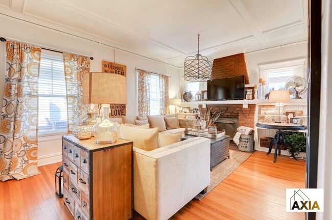 Building Photo - Downing