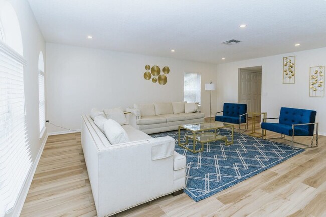 Building Photo - 25 Prince John Ln