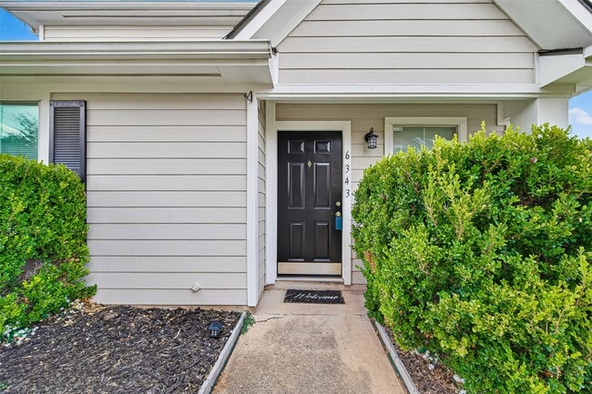 Foto del edificio - 6343 Settlers Square Ln