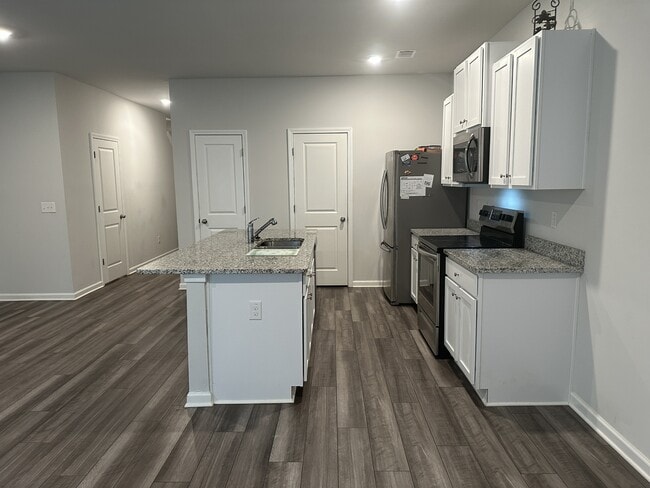 Building Photo - 271 Oakwood Dr NW
