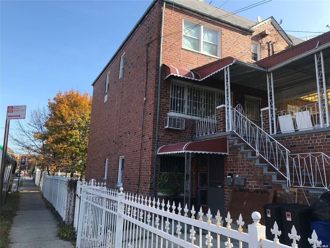 Primary Photo - 701 E 79th St