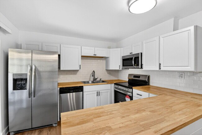 Foto del edificio - 198 Lake Arbor Dr