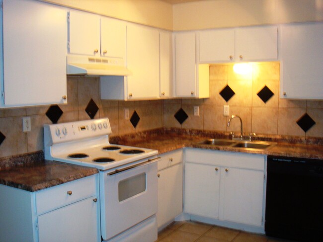 Kitchen - 807 Wheelock St