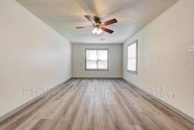 Building Photo - 305 W Rickenbacker Dr