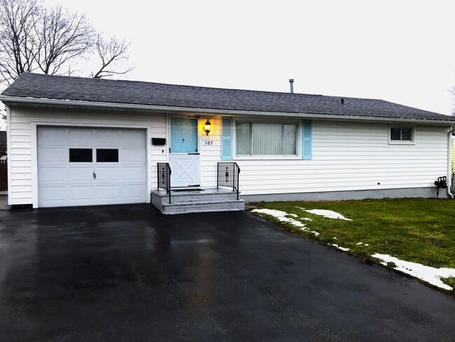 Building Photo - 105 Saslon Park Dr