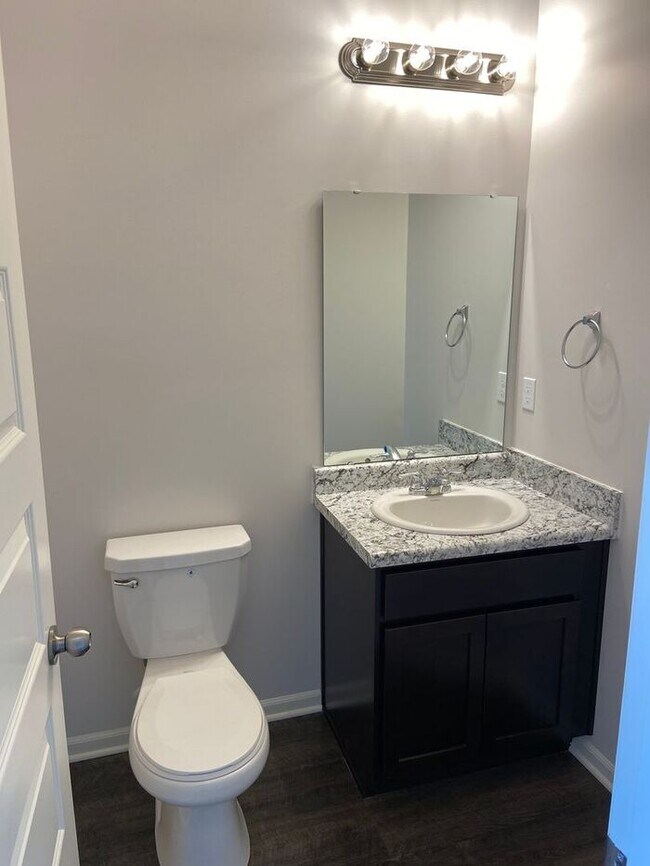 Foto del edificio - *END OF SUMMER SPECIAL* Three Bedroom | Tw...