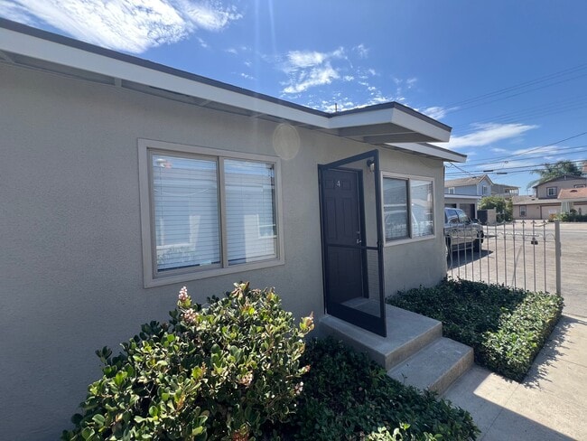 Photo - 370-370 W Truslow Ave (Fullerton, CA) Apartment