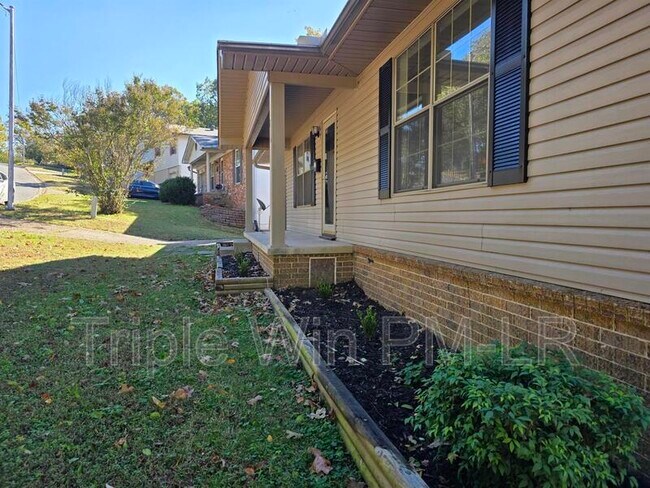 Foto del edificio - 216 Windhill Dr