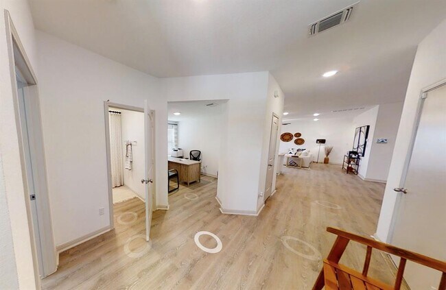 Building Photo - 225 Ft Clark Spgs Dr