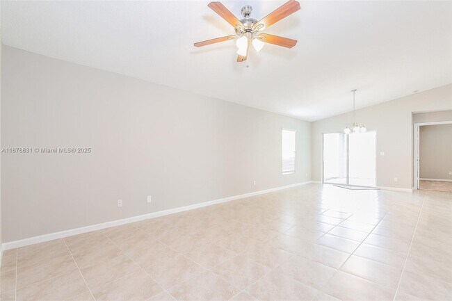 Building Photo - 373 SW Fig Ave