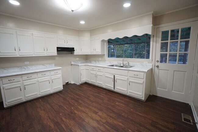 Foto del edificio - 1194 Birmingham St