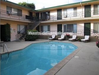Foto principal - 1940 Carmen Ave