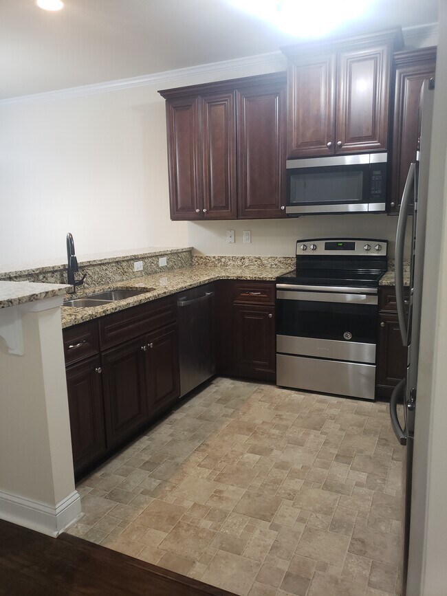 Vista rápida en la cocina - 216 Astra Ln