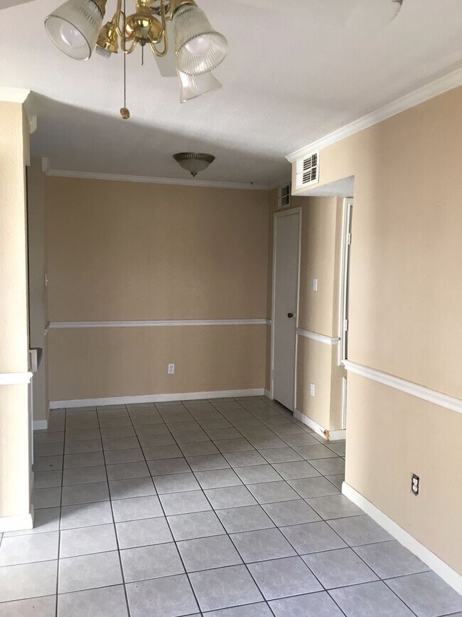 Foto del edificio - 2 BR 1 BA Condo - Downstairs