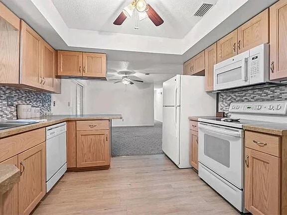 Building Photo - 233 SE Sandia Way
