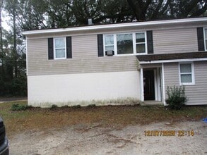 Building Photo - 1415 N Davis St