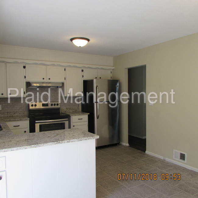 Building Photo - Ready in Oak Grove
