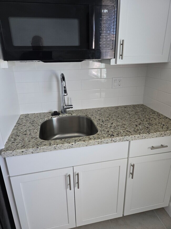 Foto del edificio - 10723 Bullock Ct