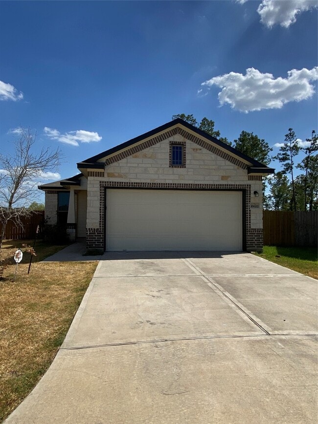 Building Photo - 16620 Merry Pines Dr