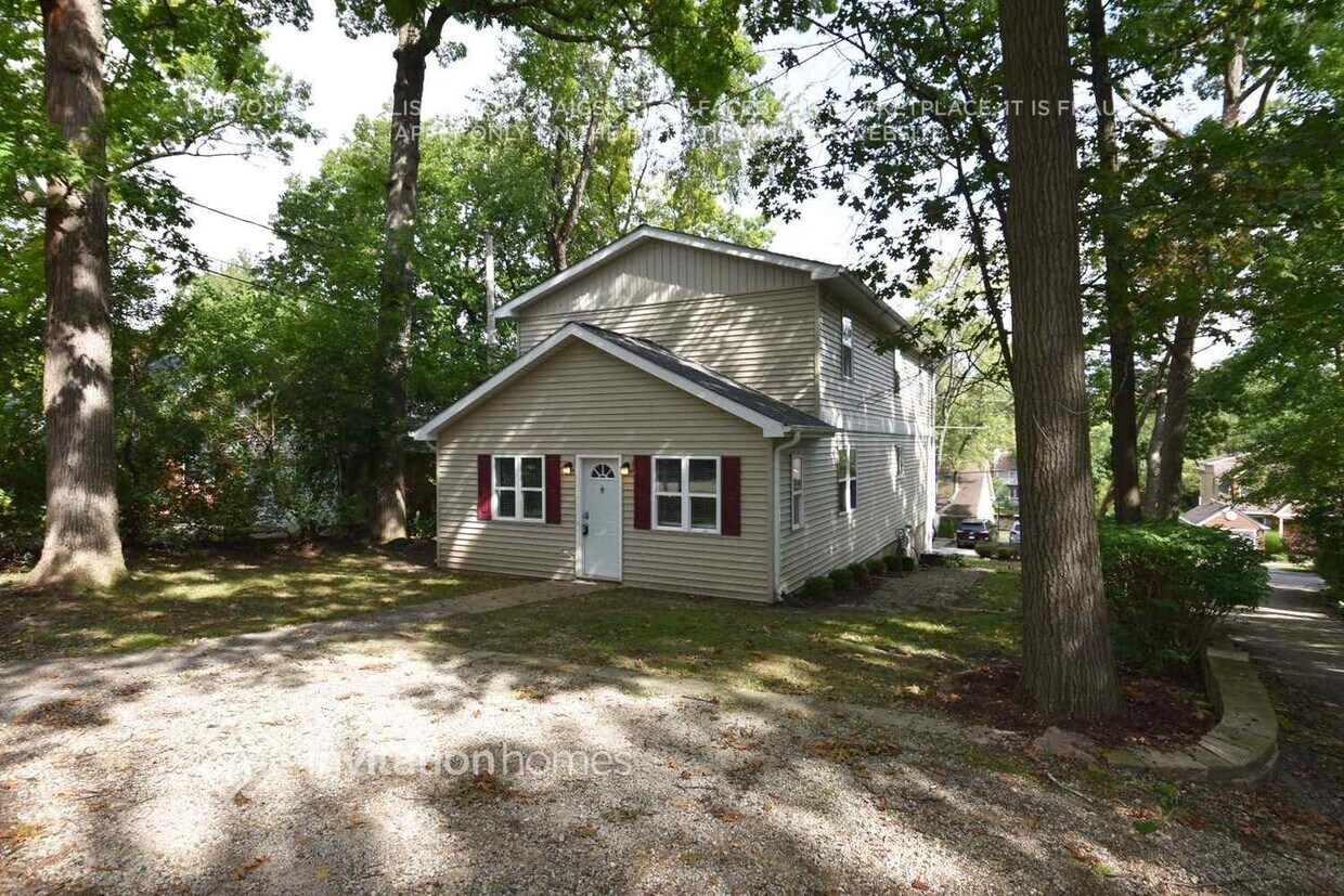 Foto principal - 26805 Circle Dr S